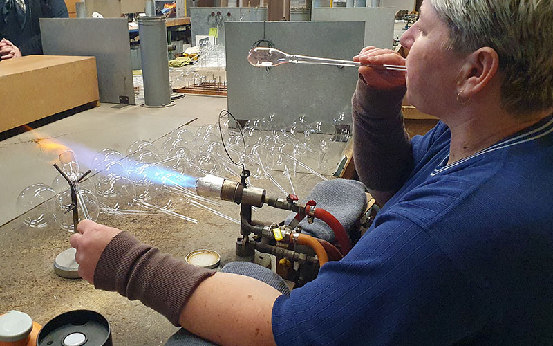 und in Form geblasen