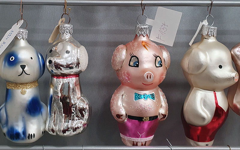 Ein Souvenir für Hundefans und ein Schweinchen für Silvester