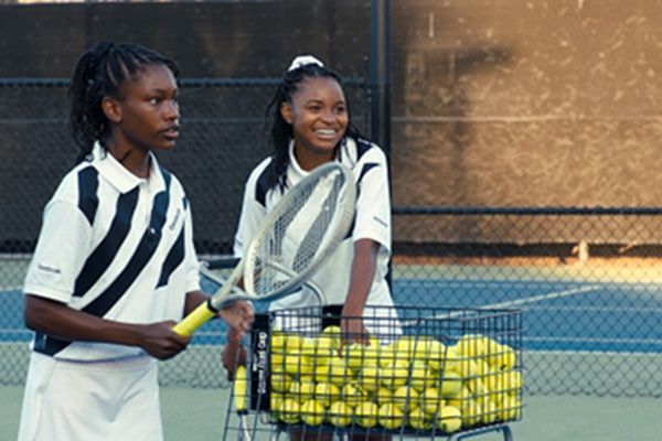 Beim Training: Serena und Venus Williams (Foto © 2022 Constantin Film, Telepool)