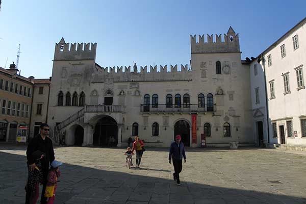 Der Prätorenpalast am Tito-Platz in Koper