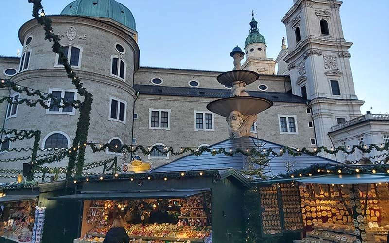 Weihnachtsmarkt beim Salzburger Dom