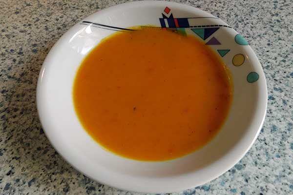 Kürbis-Orangensuppe mit Chilli